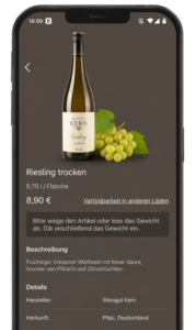Smartphone zeigt die Produktseite einer Rieslingflasche mit Trauben und Preisangabe.